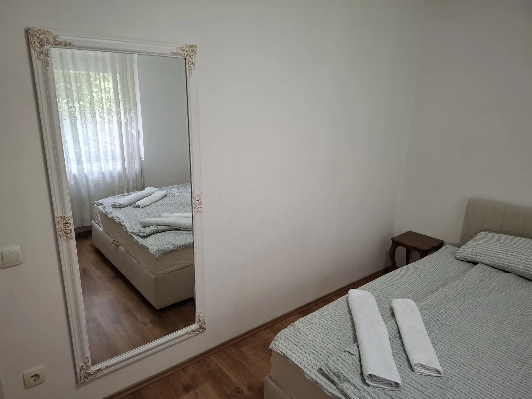 Ogledalo u spavaćoj sobi