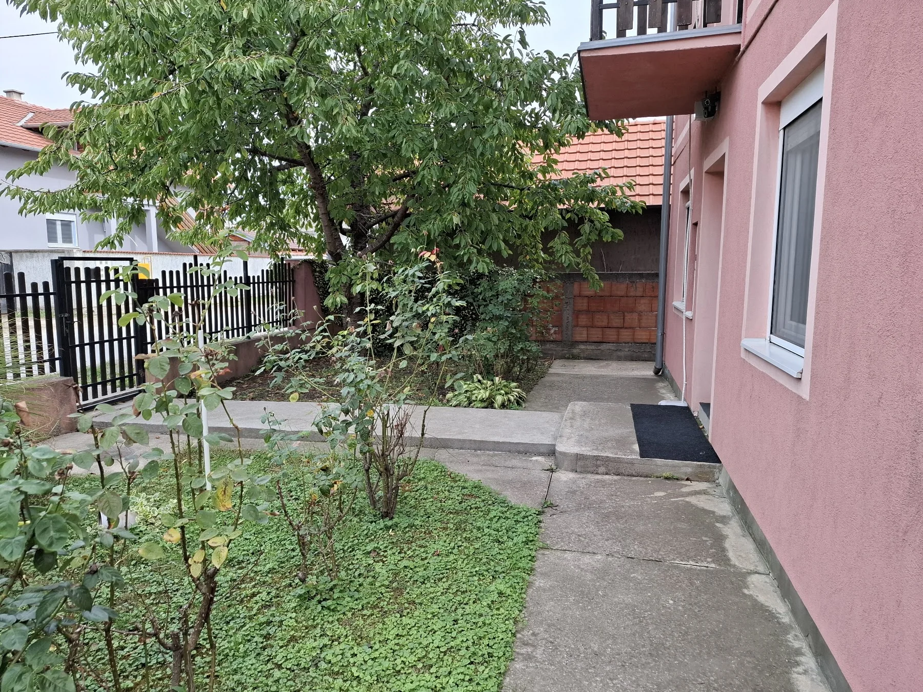Dvorište i staza